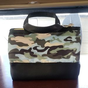 Travel cosmetic bag